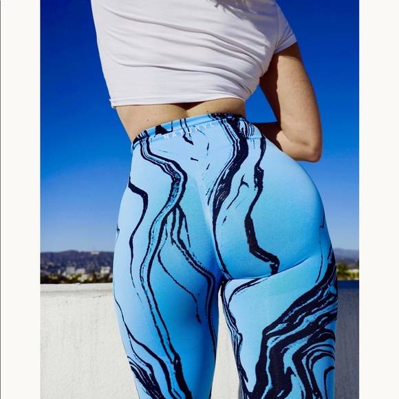 🆕 Naturyl By Niykee Graphic Leggings Blue - Picture 2 of 5